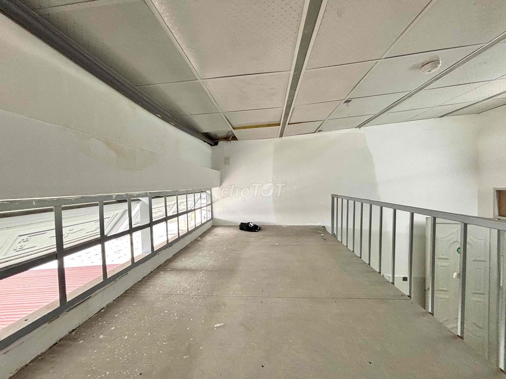 The guard room is Hiệp Thành 13 with an elevator, three I car wide.