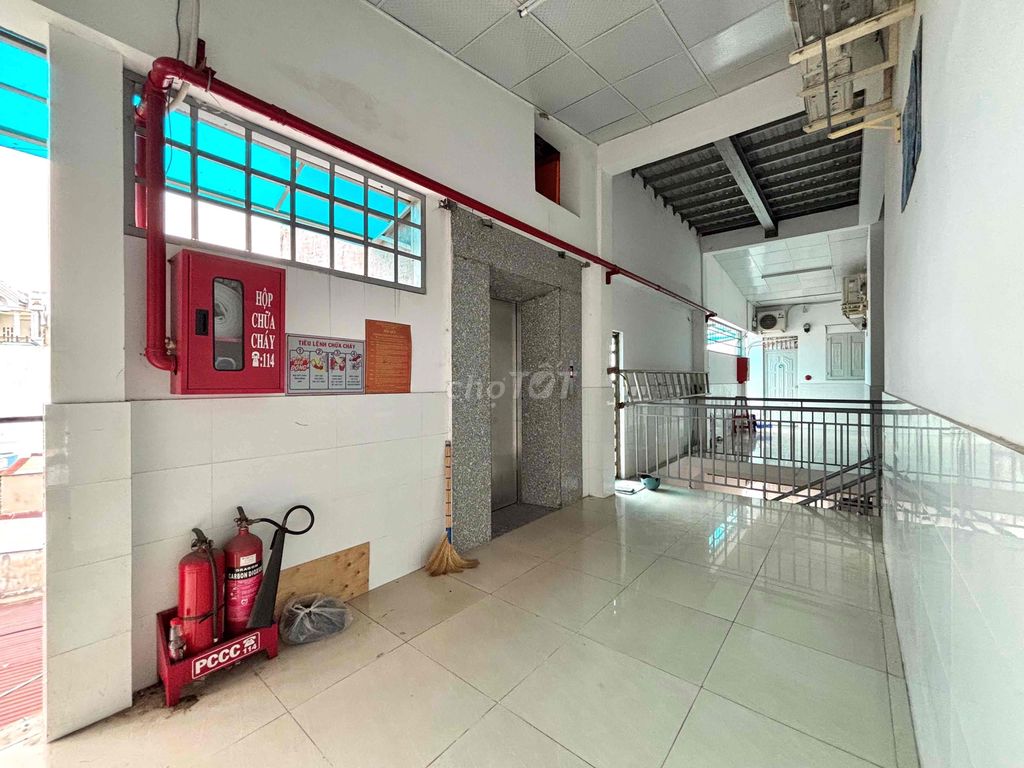 The guard room is Hiệp Thành 13 with an elevator, three I car wide.