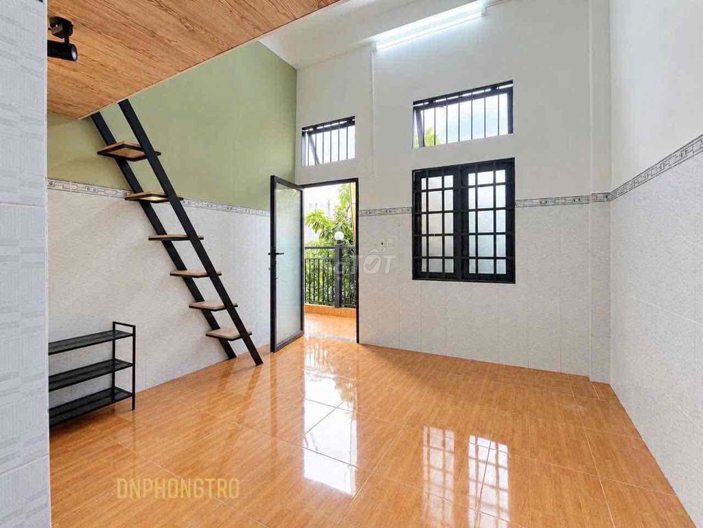 upper guard - sky window - balcony