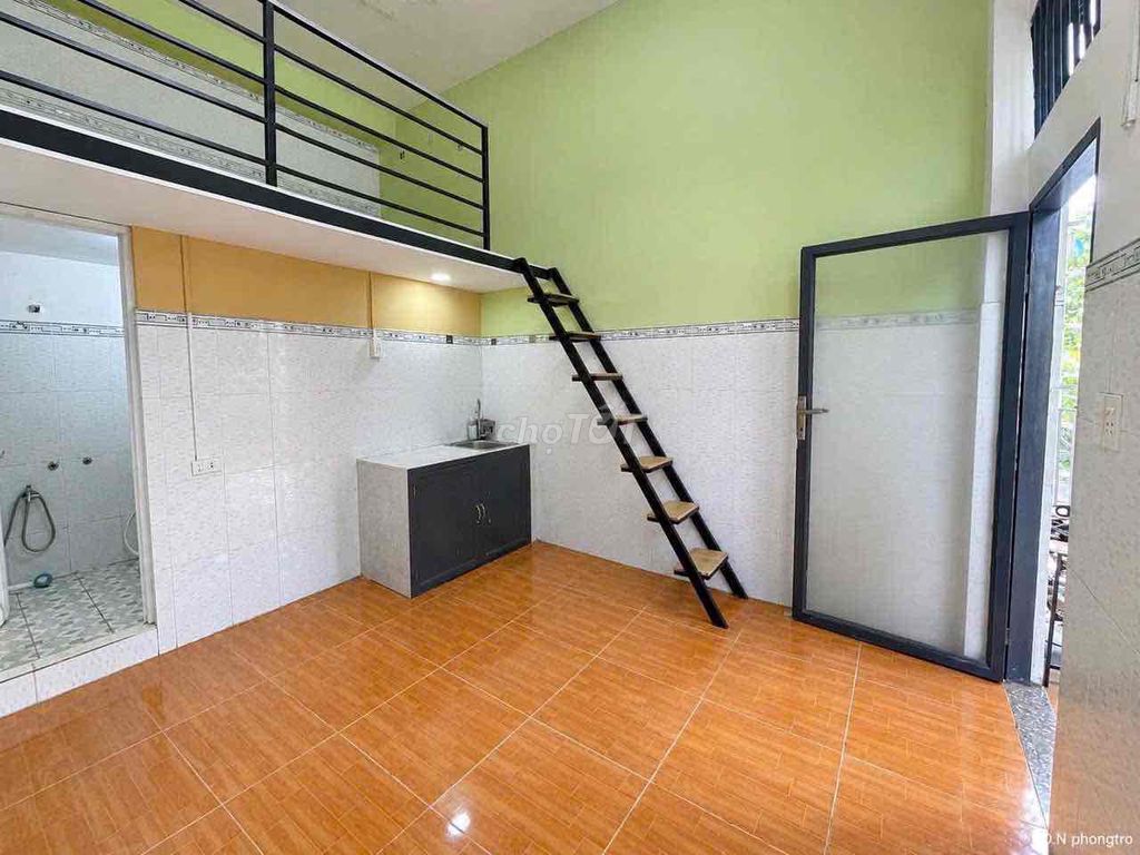 upper guard - sky window - balcony