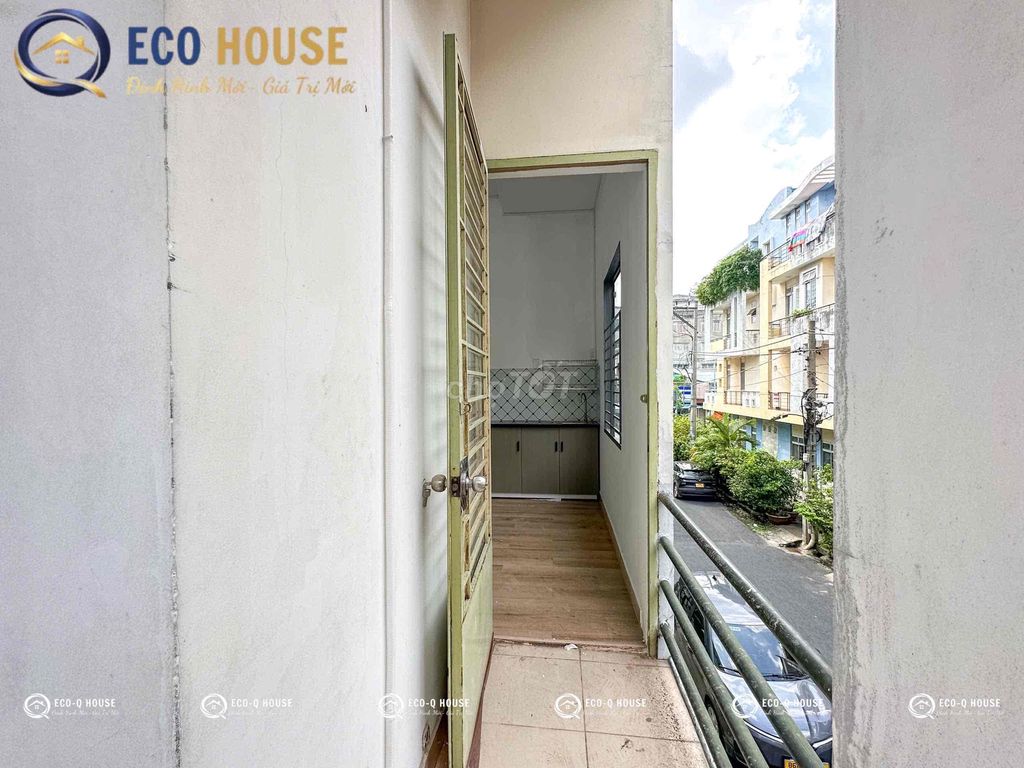A private balcony studio, cheaply located near the lotus, through a university of donations only 7 P.