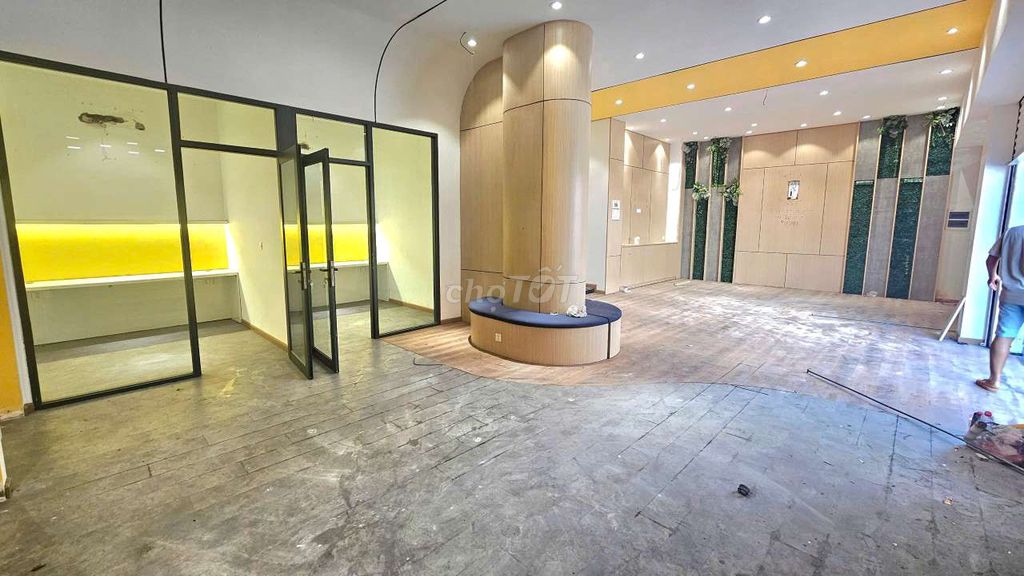 M.T. 12 X10,12 x 10, 1 .1 House 1 S. Xy, 5 bedroom 3 toilets