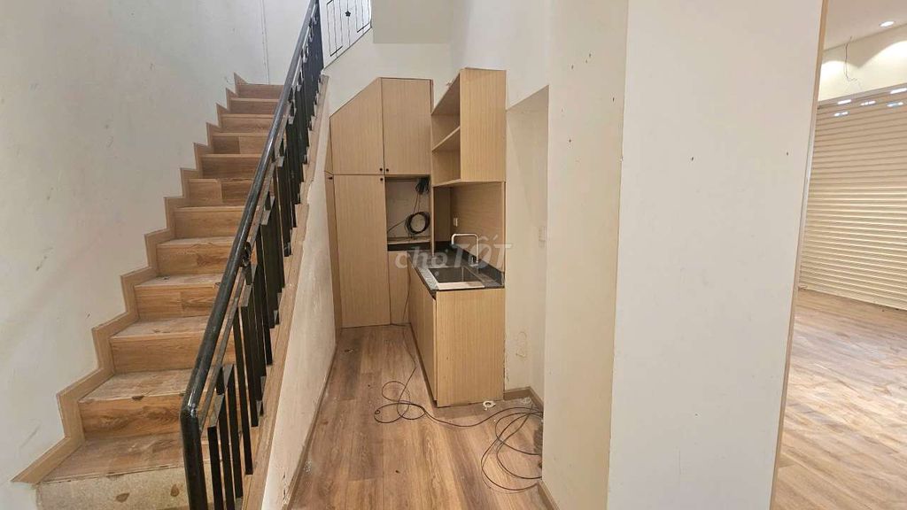 M.T. 12 X10,12 x 10, 1 .1 House 1 S. Xy, 5 bedroom 3 toilets