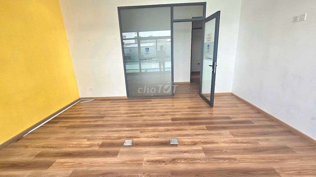 M.T. 12 X10,12 x 10, 1 .1 House 1 S. Xy, 5 bedroom 3 toilets