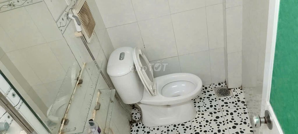 Rent a nrjen nhn Thống Nhất, 40 meters2, a nice three-metre toilet.