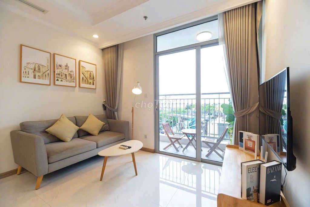 Rent the three bedrooms. Two high-level toilets. - Full interior. - Entering.