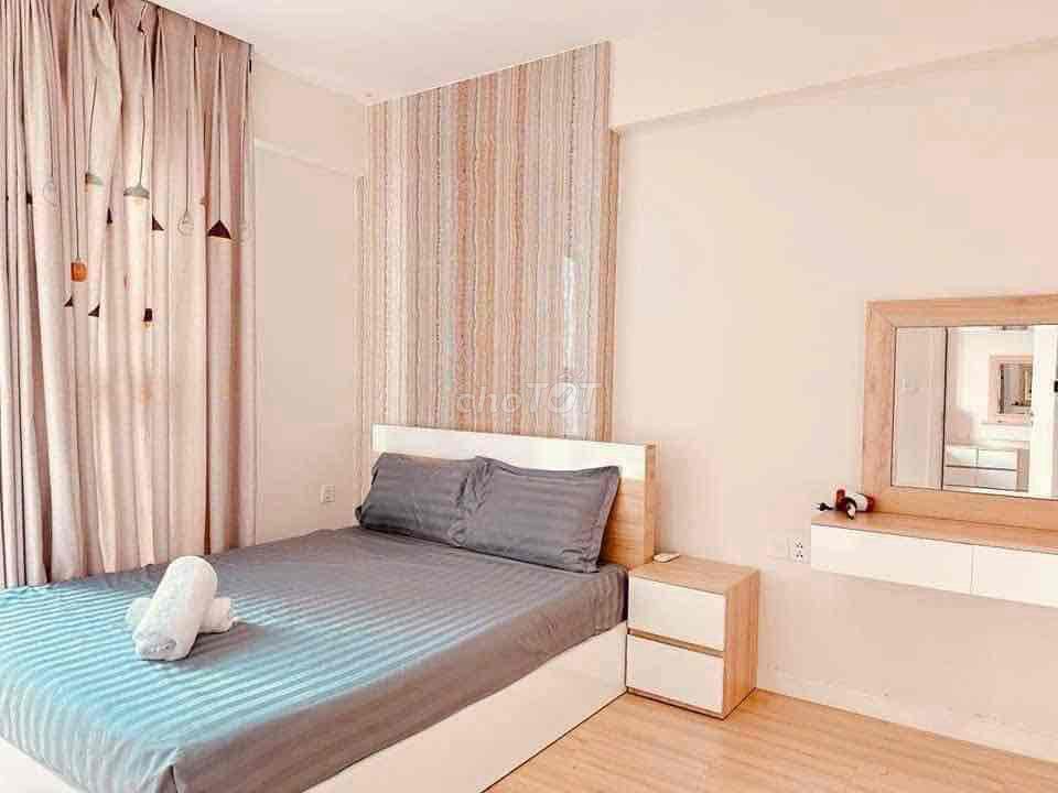 The three bedrooms are 107 meters full of furniture on the spot.