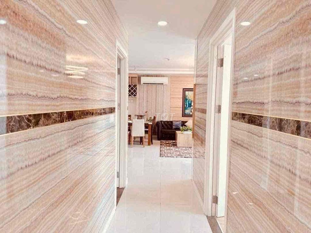 The three bedrooms are 107 meters full of furniture on the spot.