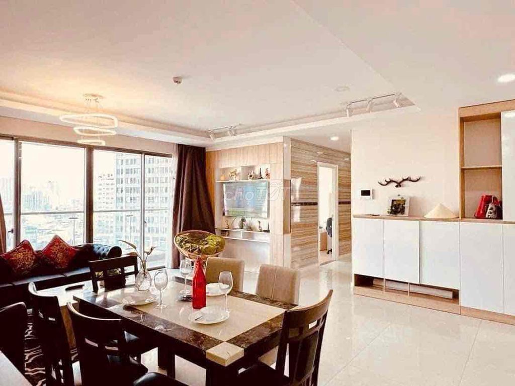 The three bedrooms are 107 meters full of furniture on the spot.