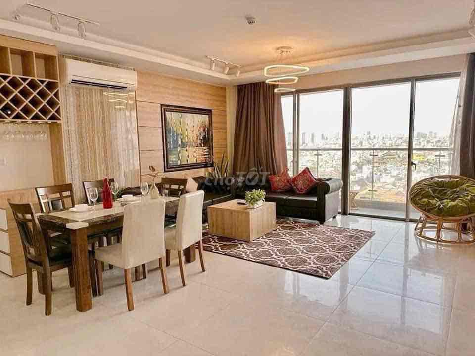 The three bedrooms are 107 meters full of furniture on the spot.