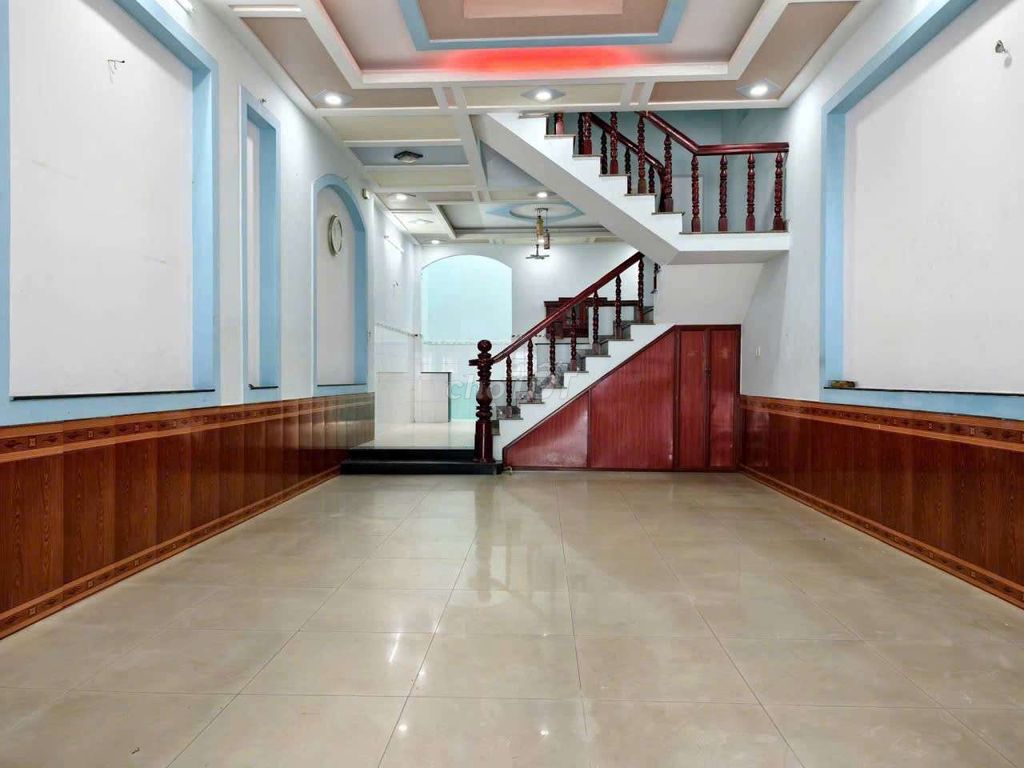 The Masters' residence vault is rented 5 x 20 2 floors 4 bedroom 3 high school toilets