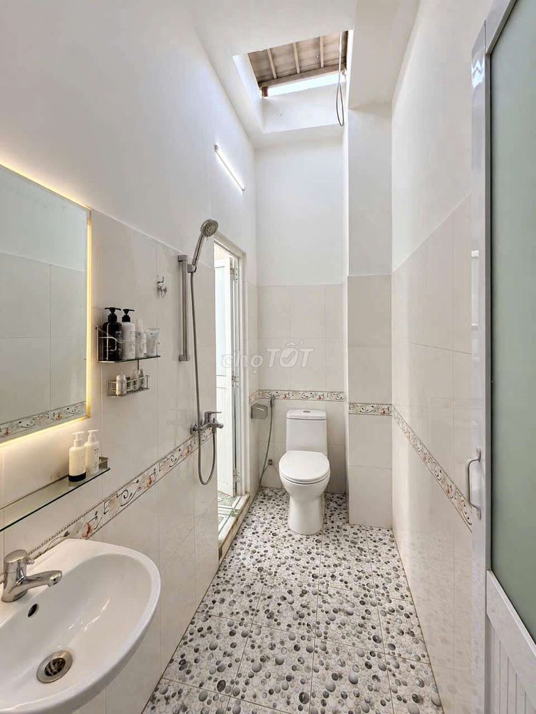 Rent the house now  cmt8, Q.tb, 12 million, 12000 free