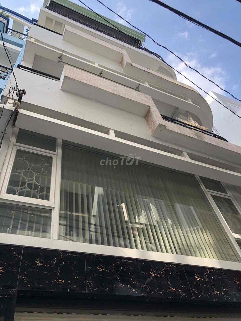 3 bedroom 4 x12 Lê Văn Sỹ. There's the High Court.