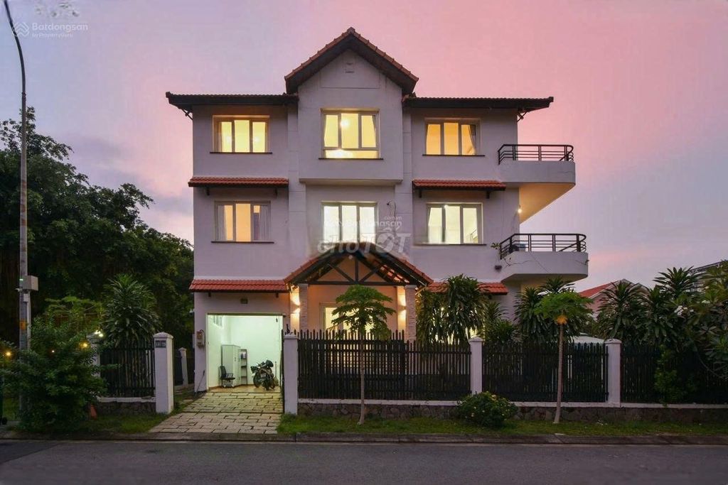 Rent the House 156/ Nguyễn Văn Hưởng, 2-Adventure:375 m2 (TRG + 2 stories)
