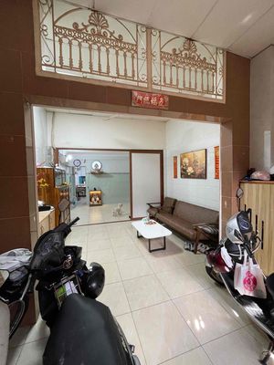 Hậu Giang alleyhouse, area 4 x16 meters, 3.5 panels, basic interior.