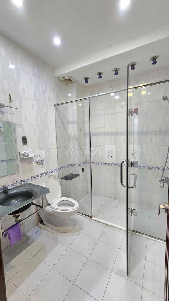 Rent a two-sided villa - mud-tight, 12-shir 8 x15 M