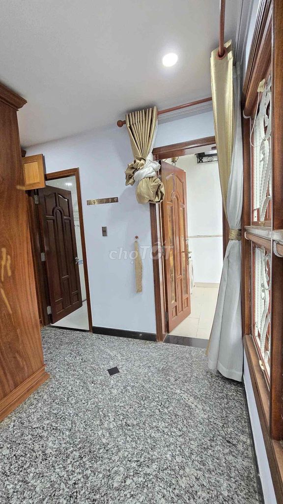 Rent a two-sided villa - mud-tight, 12-shir 8 x15 M