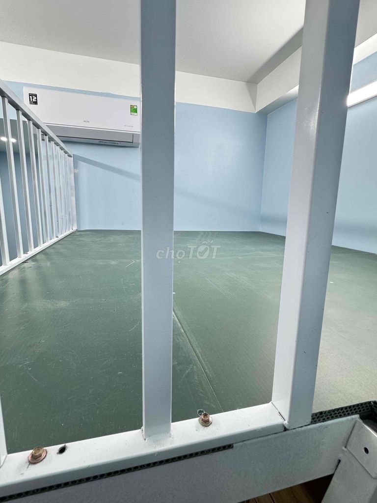 - room - full interior looks like an elevator