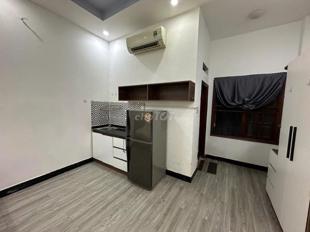 The owner needs to rent the LRIX District Service apartment.