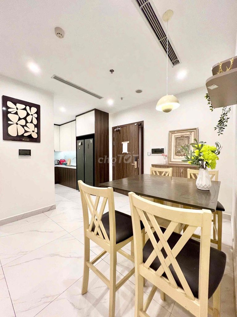 We'll rent out the Vinhomes Grand Park bedroom in nine.