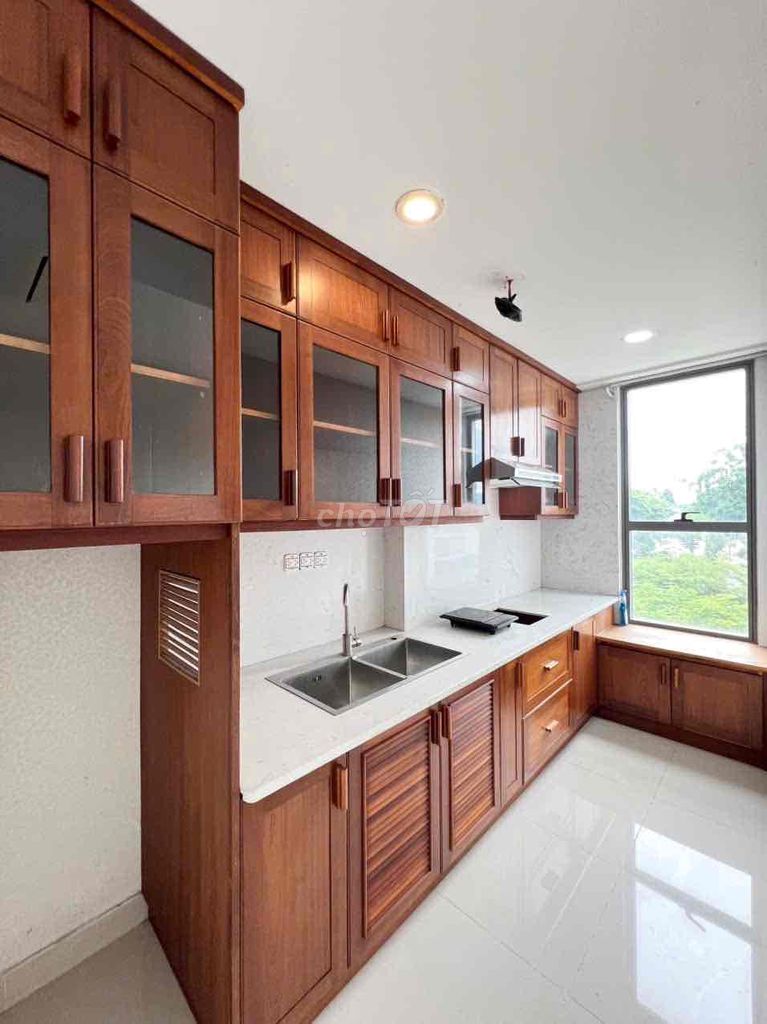 Rent Botanica Premier apartment. Two bedrooms. A 60-foot bathroom near the park.