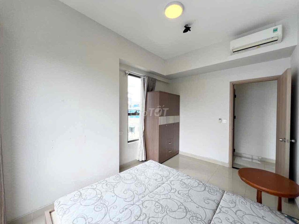 Rent Botanica Premier apartment. Two bedrooms. A 60-foot bathroom near the park.