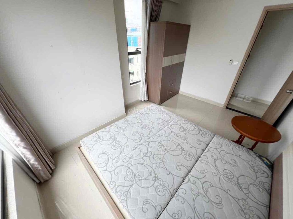 Rent Botanica Premier apartment. Two bedrooms. A 60-foot bathroom near the park.