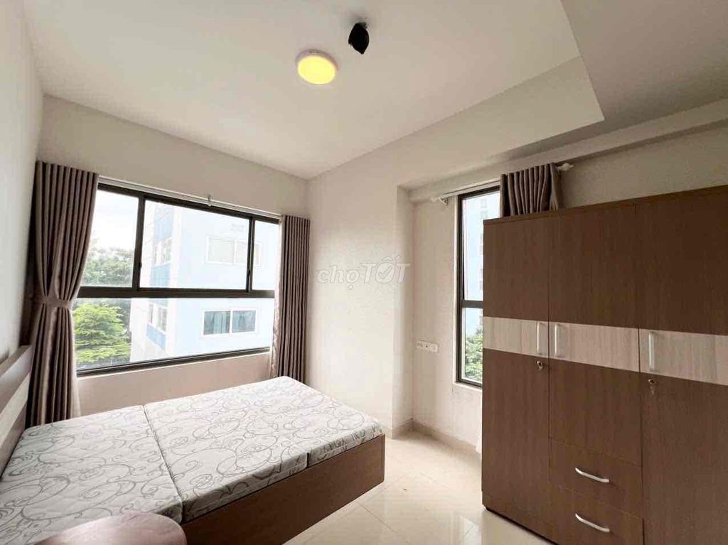 Rent Botanica Premier apartment. Two bedrooms. A 60-foot bathroom near the park.