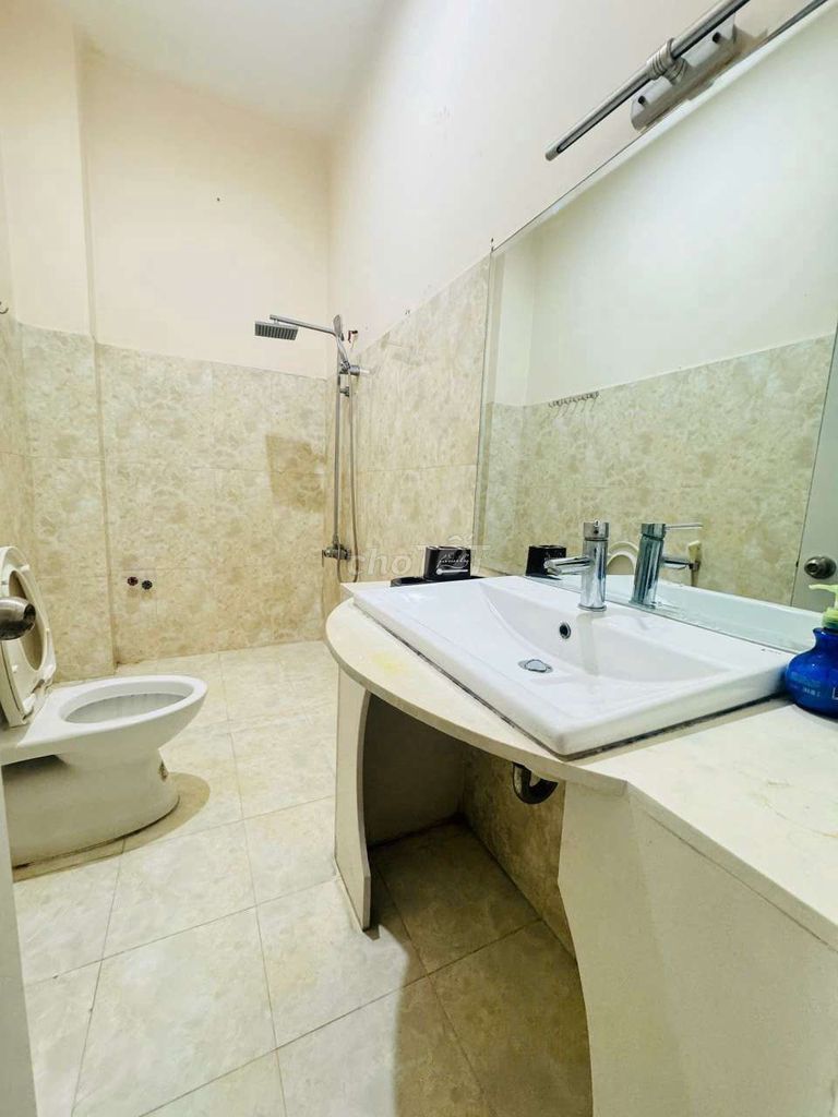 Rent full five bedrooms, four toilets, in,vp,cty.