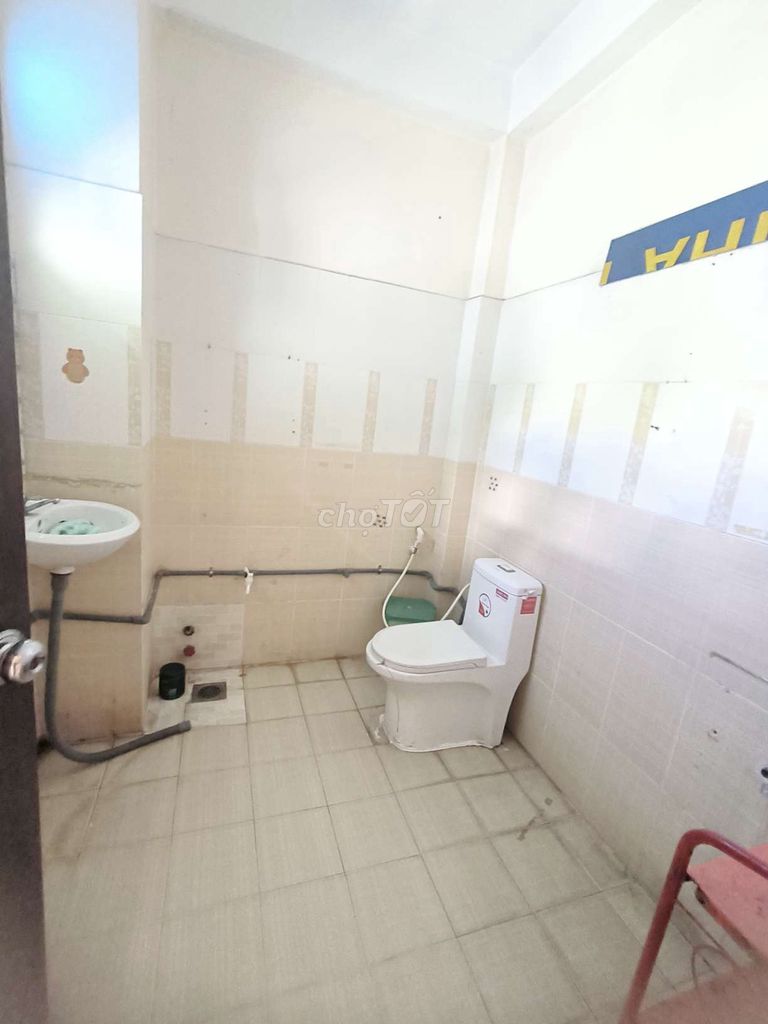 Room 1,66, 2 million tolet in, time of freedom.
