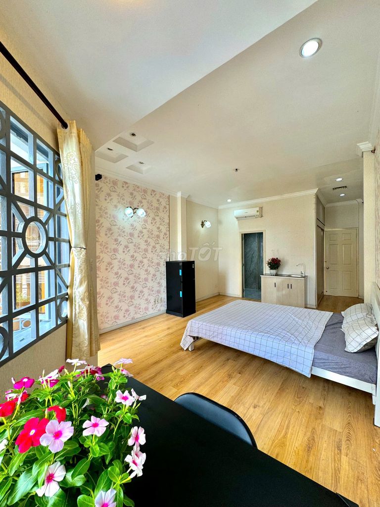 The new room's 100 percent finished. Right there, Nguyễn Văn Công.