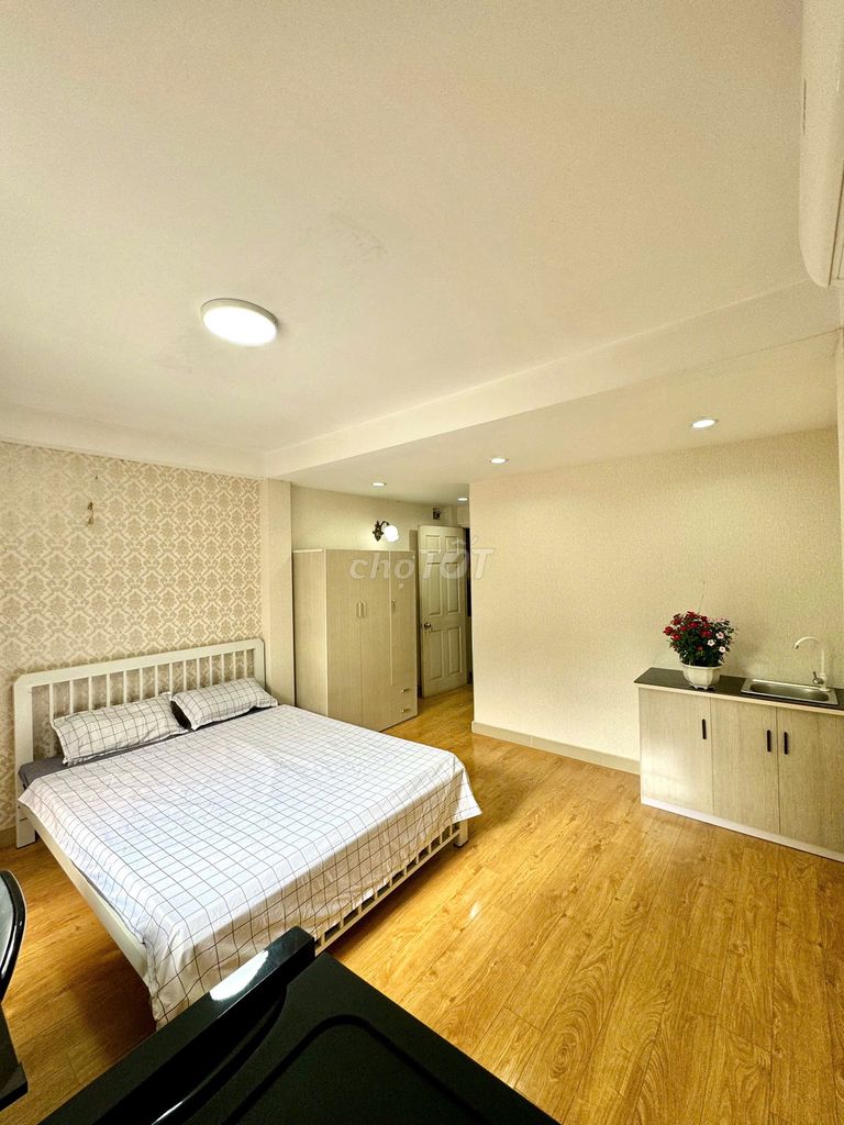 The new room's 100 percent finished. Right there, Nguyễn Văn Công.