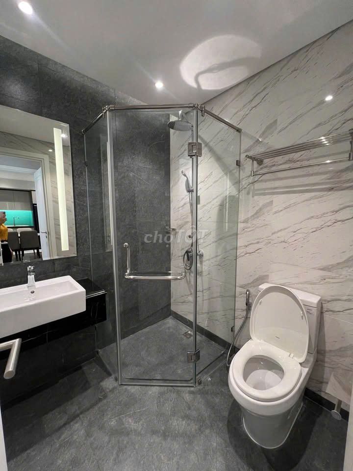 Garden Gate apartment, Hoàng Minh Giám rents two bedrooms at 17 million a month.
