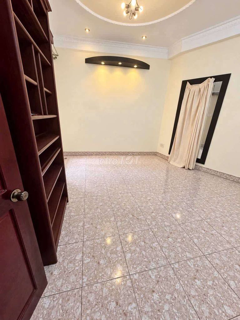 19 million bedrooms, 4 Thích Quảng Đức toilets