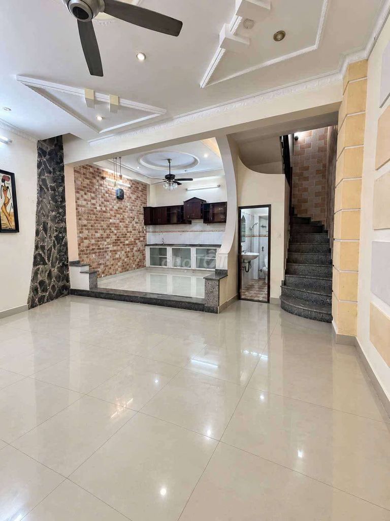 19 million bedrooms, 4 Thích Quảng Đức toilets