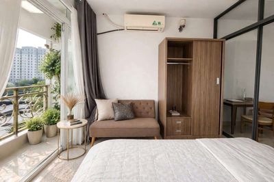 Near the bridge, you take Bến Vân Đồn District 4 The apartment.