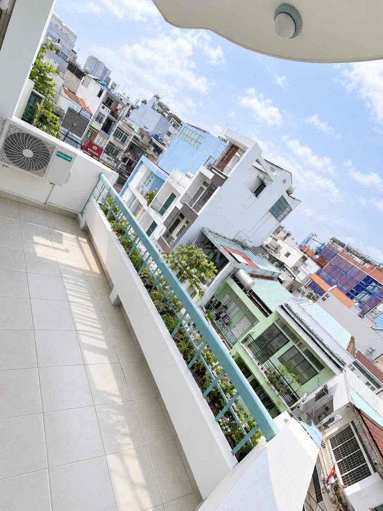 The balcony balcony studio is open with balconies
