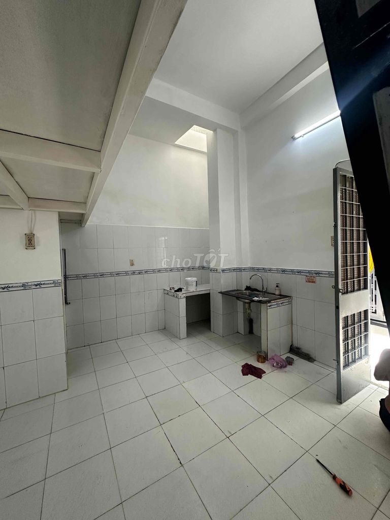 Rent Phan Văn Trị-- Bình Thạnh