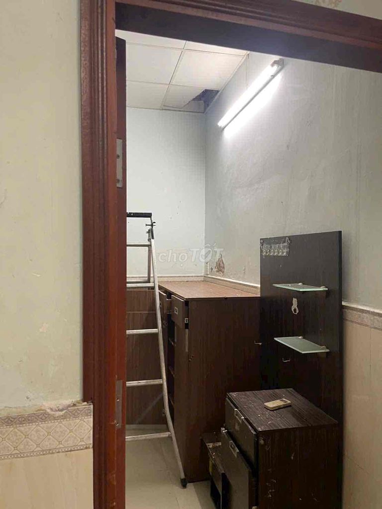 Level four, bedroom one. A bathroom near the market.