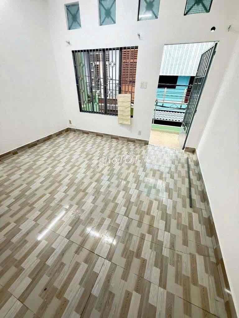 1 st 1 st floor. Nice room. Two bathrooms. Thống Nhất.