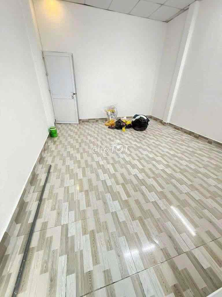 1 st 1 st floor. Nice room. Two bathrooms. Thống Nhất.
