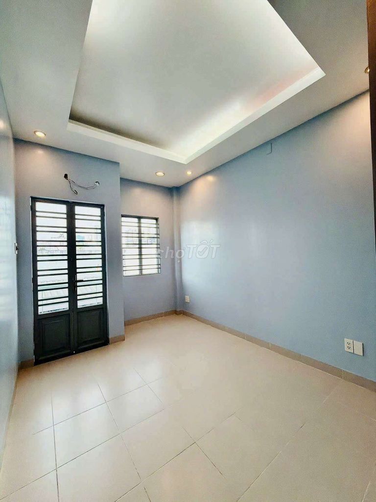 Renting the entire Tôn Đản alley, 4th.