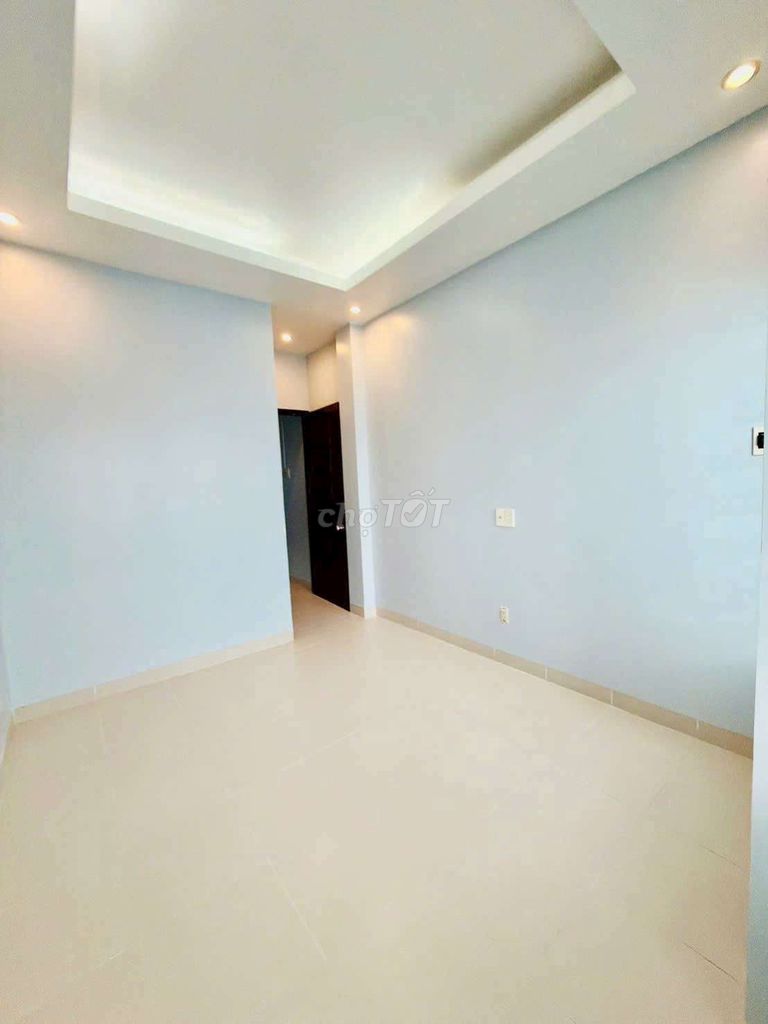 Renting the entire Tôn Đản alley, 4th.