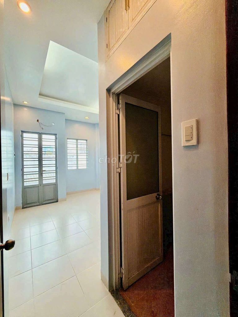 Renting the entire Tôn Đản alley, 4th.