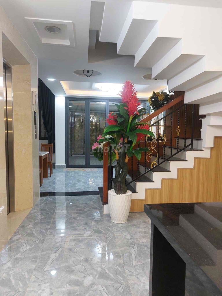 Rent the original 5th floor Phan Huy Ích.