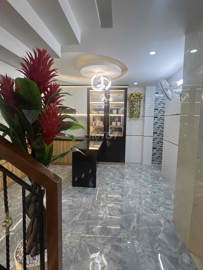 Rent the original 5th floor Phan Huy Ích.