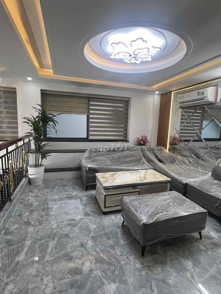 Rent the original 5th floor Phan Huy Ích.