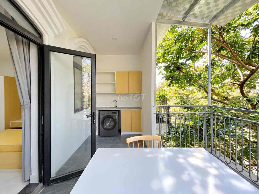 The apartment is a room with a wide bedroom full of facilities, where two and three people are.