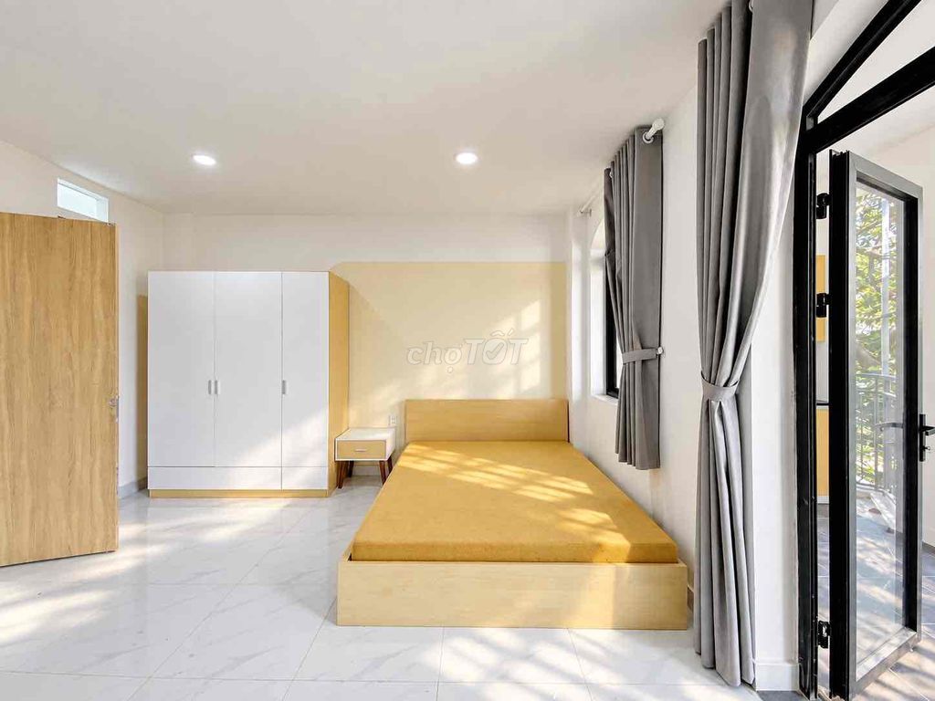 The apartment is a room with a wide bedroom full of facilities, where two and three people are.