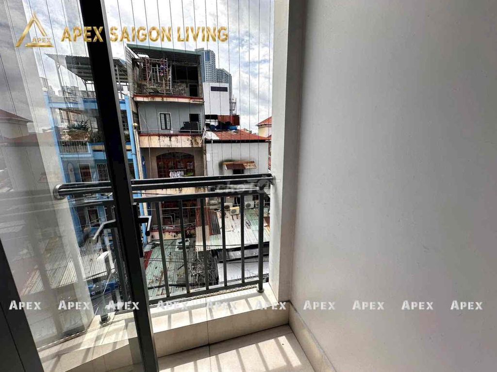 Open the service apartment full-salt balconies elevators to protect the main road.